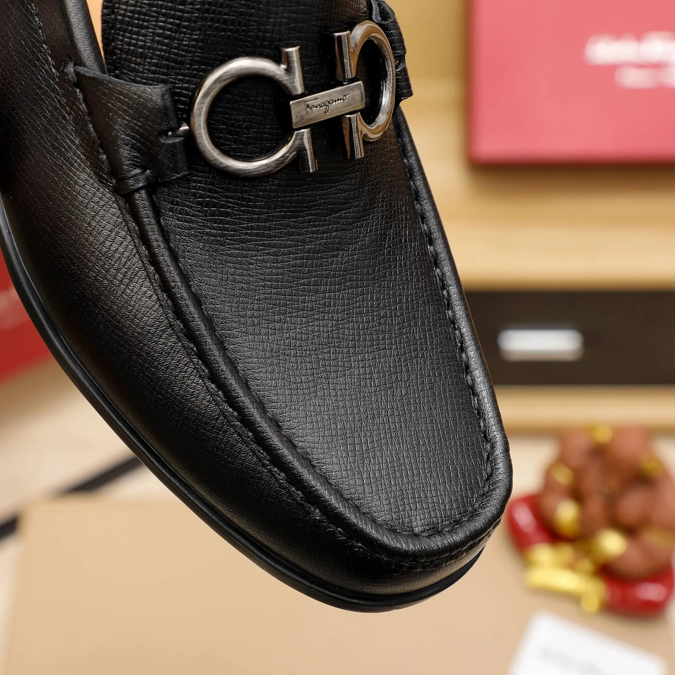 Men's clothing and shoes 💰460 🔥Ferragamo's new men's casual slip-on shoes🇨🇳Official website original 1:1 mold opening, original quality💯Fine workmanship, high-end luxury☘The upper is made of imported Italian first-layer cowhide🌴Luxury🐂leather lining🍓Rubber wear-resistant and non-slip outsole, breathable and comfortable to wear🍍The first choice for high-end men, black, size 38-45